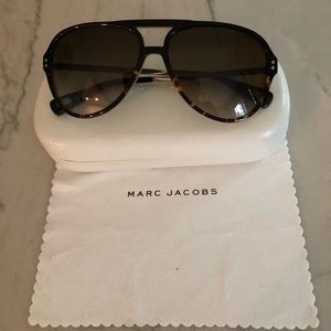 Marc Jacobs Women’s Aviator Sunglasses.